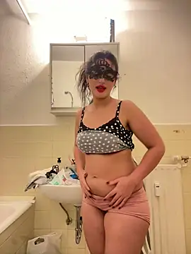 Sarahkhaalifa online show from 11.15.25