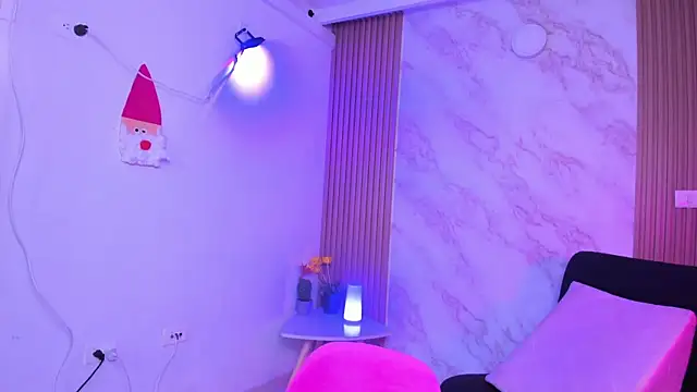 Snapshot of Megan_blue7 chatting on 02.10.25 Megan blue7 online show from 02.10.25