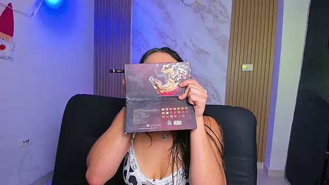 Snapshot of Megan_blue7 chatting on 03.10.25 Megan blue7 online show from 03.10.25