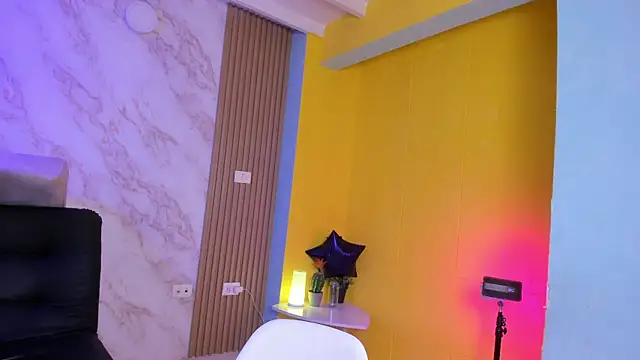 Snapshot of Megan_blue7 chatting on 10.12.25 Megan blue7 online show from 10.12.25