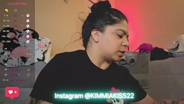 Snapshot of kimmiakiss22 chatting on 02.08.25 kimmiakiss22 online show from 02.08.25