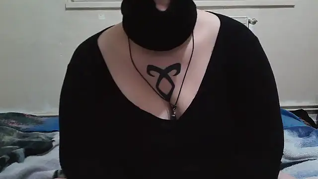 Snapshot of Lolabeluccia_xh_ chatting on 11.17.25 Lolabeluccia xh online show from 11.17.25