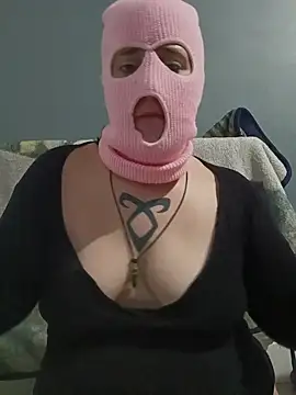 Snapshot of Lolabeluccia_xh_ chatting on 12.04.25 Lolabeluccia xh online show from 12.04.25