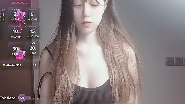 Snapshot of VaerySaenz chatting on 10.17.25 VaerySaenz online show from 10.17.25