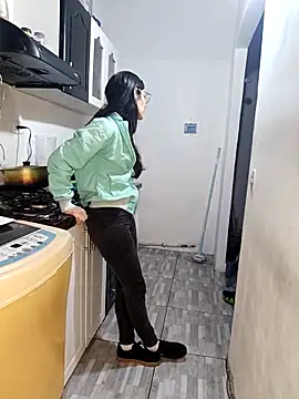 Snapshot of catire2323 chatting on 09.21.25 catire2323 online show from 09.21.25