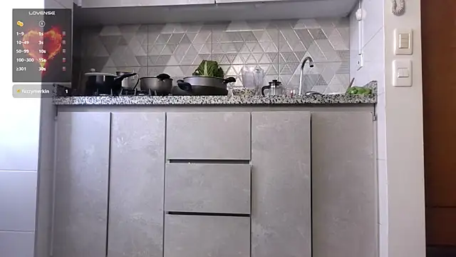 Snapshot of mini_kunis chatting on 12.10.24 mini kunis online show from 12.10.24