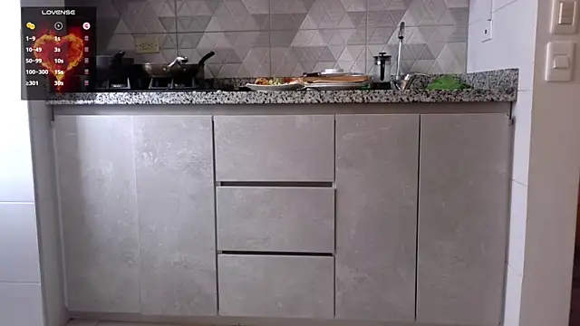 Snapshot of mini_kunis chatting on 12.17.24 mini kunis online show from 12.17.24