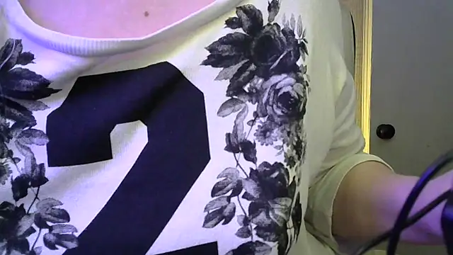 Snapshot of JLA_kiss chatting on 04.05.26 JLA kiss online show from 04.05.26