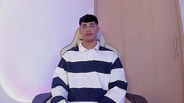 Snapshot of Jimmy_Leeh_ chatting on 12.01.24 Jimmy Leeh  online show from 12.01.24