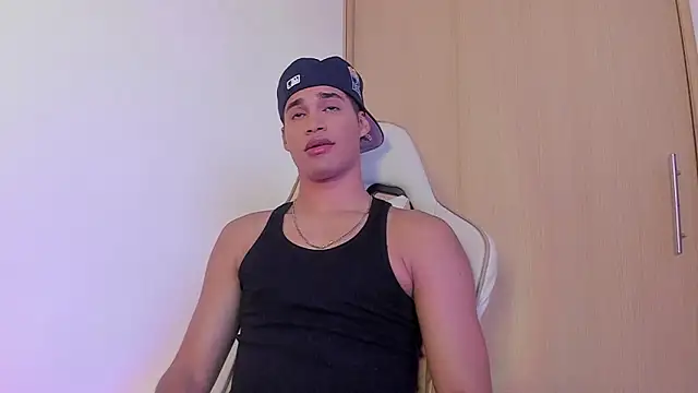 Snapshot of Jimmy_Leeh_ chatting on 12.14.24 Jimmy Leeh  online show from 12.14.24
