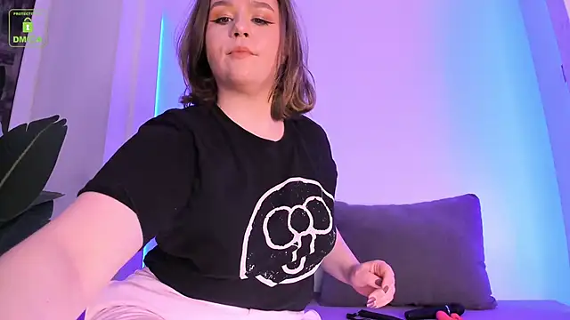 Snapshot of ErikaLust chatting on 10.22.25 ErikaLust online show from 10.22.25