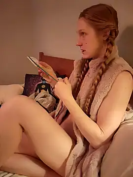 Snapshot of GoldenFlameGoddess chatting on 02.04.25 GoldenFlameGoddess online show from 02.04.25