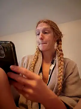 Snapshot of GoldenFlameGoddess chatting on 02.05.25 GoldenFlameGoddess online show from 02.05.25