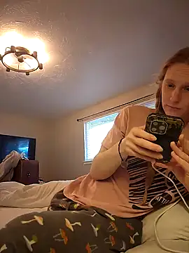 Snapshot of GoldenFlameGoddess chatting on 02.12.25 GoldenFlameGoddess online show from 02.12.25