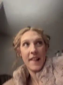 Snapshot of GoldenFlameGoddess chatting on 02.22.25 GoldenFlameGoddess online show from 02.22.25