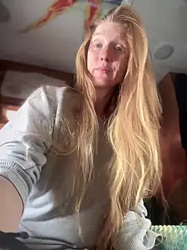 Snapshot of GoldenFlameGoddess chatting on 03.05.25 GoldenFlameGoddess online show from 03.05.25