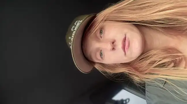 Snapshot of GoldenFlameGoddess chatting on 03.20.25 GoldenFlameGoddess online show from 03.20.25