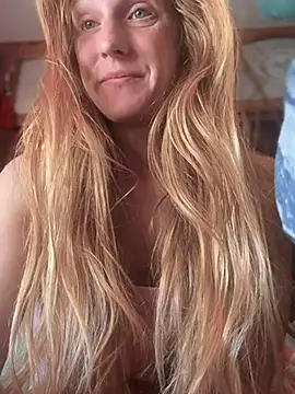 Snapshot of GoldenFlameGoddess chatting on 03.20.25 GoldenFlameGoddess online show from 03.20.25