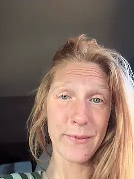 Snapshot of GoldenFlameGoddess chatting on 07.19.26 GoldenFlameGoddess online show from 07.19.26