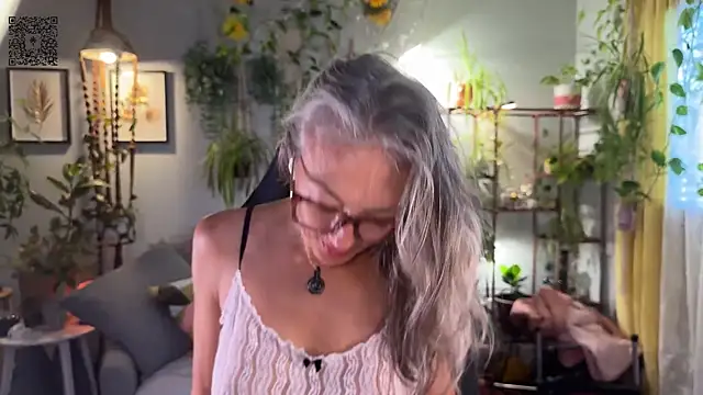 sunniedayz  online show from 09.16.25