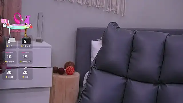 Molly Jons online show from 11.26.25