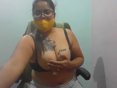 Snapshot of gyanvi1 chatting on 02.11.25 gyanvi1 online show from 02.11.25