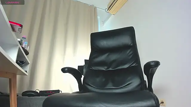 Snapshot of Findom_guy chatting on 10.16.25 Findom guy online show from 10.16.25