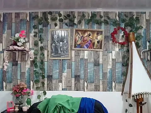 Snapshot of KarimaSarabe chatting on 10.31.25 KarimaSarabe online show from 10.31.25