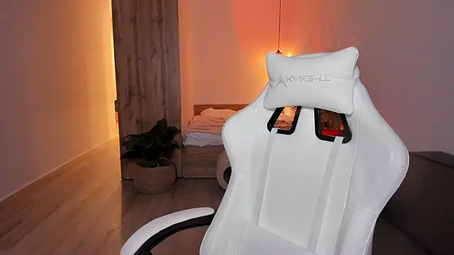 LilyRaisa online show from 02.27.26