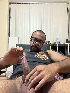 Snapshot of Luisrovers18 chatting on 04.15.26 Luisrovers18 online show from 04.15.26