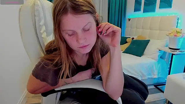 Kathlyn  Heath online show from 02.22.25