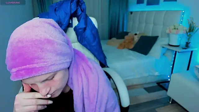 Kathlyn  Heath online show from 03.11.25