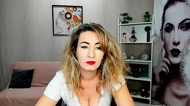 Snapshot of Cassandra_Hotty chatting on 12.06.24 Cassandra Hotty online show from 12.06.24
