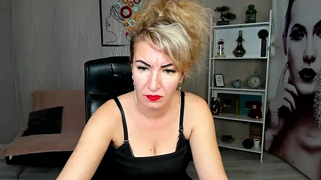 Snapshot of Cassandra_Hotty chatting on 01.10.25 Cassandra Hotty online show from 01.10.25