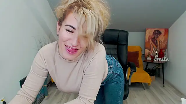Snapshot of Cassandra_Hotty chatting on 01.10.25 Cassandra Hotty online show from 01.10.25
