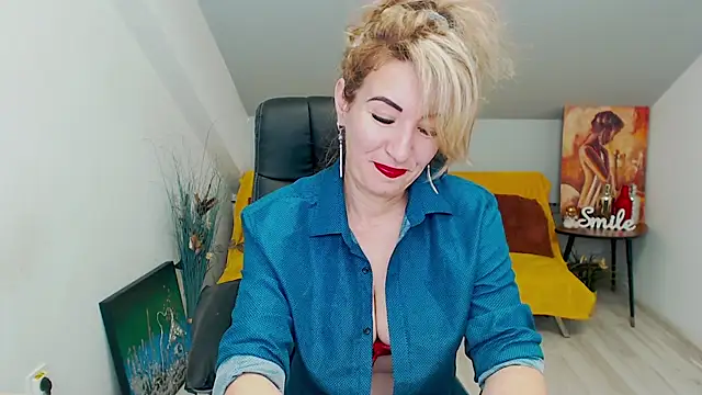 Snapshot of Cassandra_Hotty chatting on 01.20.25 Cassandra Hotty online show from 01.20.25