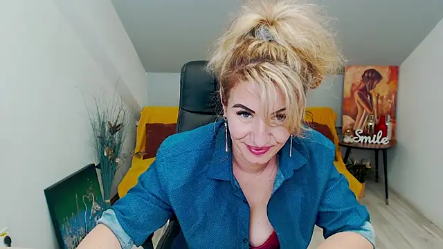 Snapshot of Cassandra_Hotty chatting on 01.20.25 Cassandra Hotty online show from 01.20.25
