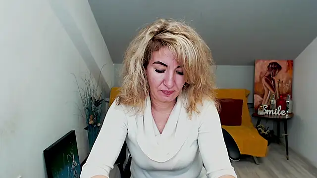 Snapshot of Cassandra_Hotty chatting on 01.27.25 Cassandra Hotty online show from 01.27.25