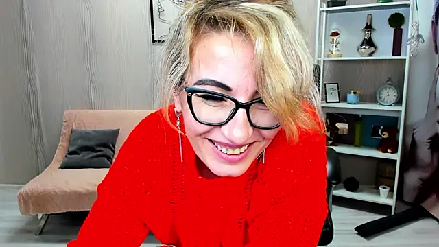 Snapshot of Cassandra_Hotty chatting on 02.07.25 Cassandra Hotty online show from 02.07.25
