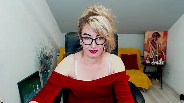 Snapshot of Cassandra_Hotty chatting on 02.10.25 Cassandra Hotty online show from 02.10.25