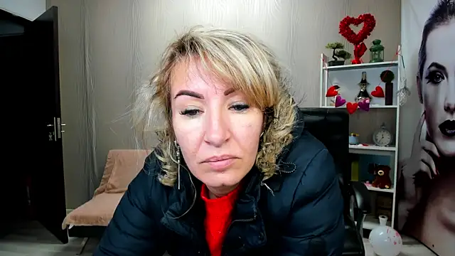 Snapshot of Cassandra_Hotty chatting on 02.13.25 Cassandra Hotty online show from 02.13.25