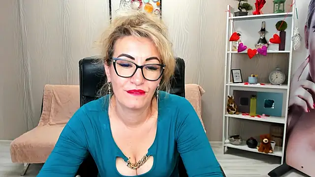 Snapshot of Cassandra_Hotty chatting on 02.14.25 Cassandra Hotty online show from 02.14.25