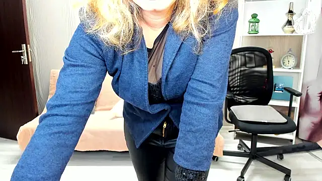 Snapshot of Cassandra_Hotty chatting on 03.13.25 Cassandra Hotty online show from 03.13.25