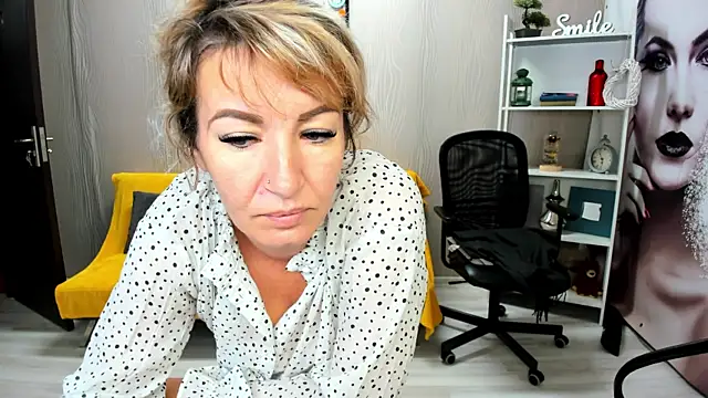 Snapshot of Cassandra_Hotty chatting on 09.10.25 Cassandra Hotty online show from 09.10.25