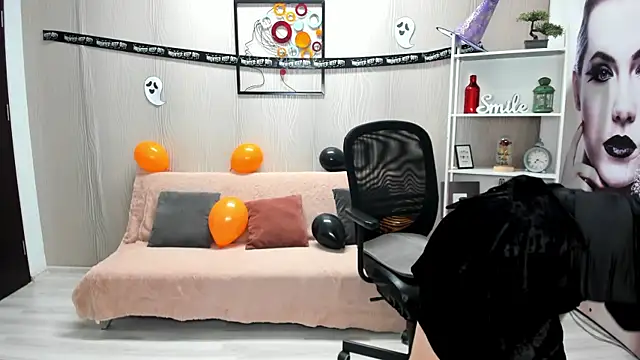 Cassandra Hotty online show from 10.29.25