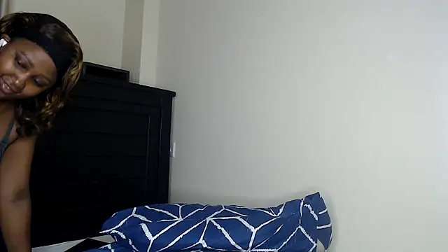 NIKKIE LOVE online show from 04.03.26