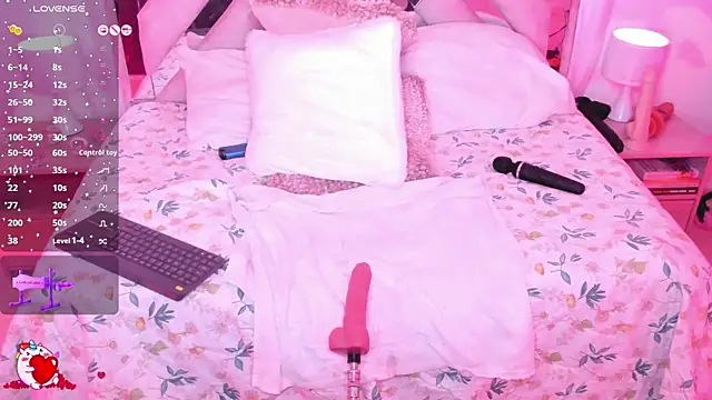 Snapshot of angel_rouse_ chatting on 02.19.25 angel rouse online show from 02.19.25