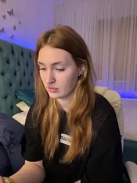  Chlo  e online show from 10.10.25