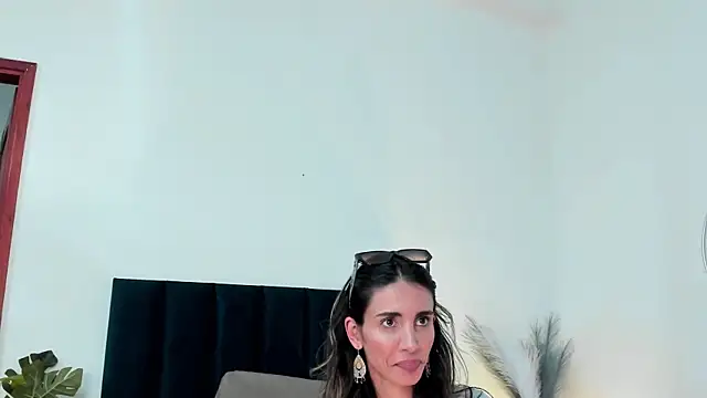 Nina Cavaali online show from 02.05.25