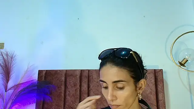 Nina Cavaali online show from 09.20.25